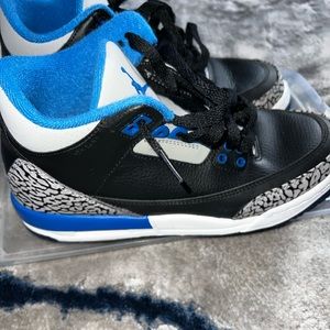 Used. Jordan. Boys size 6 can fit women size 7.5